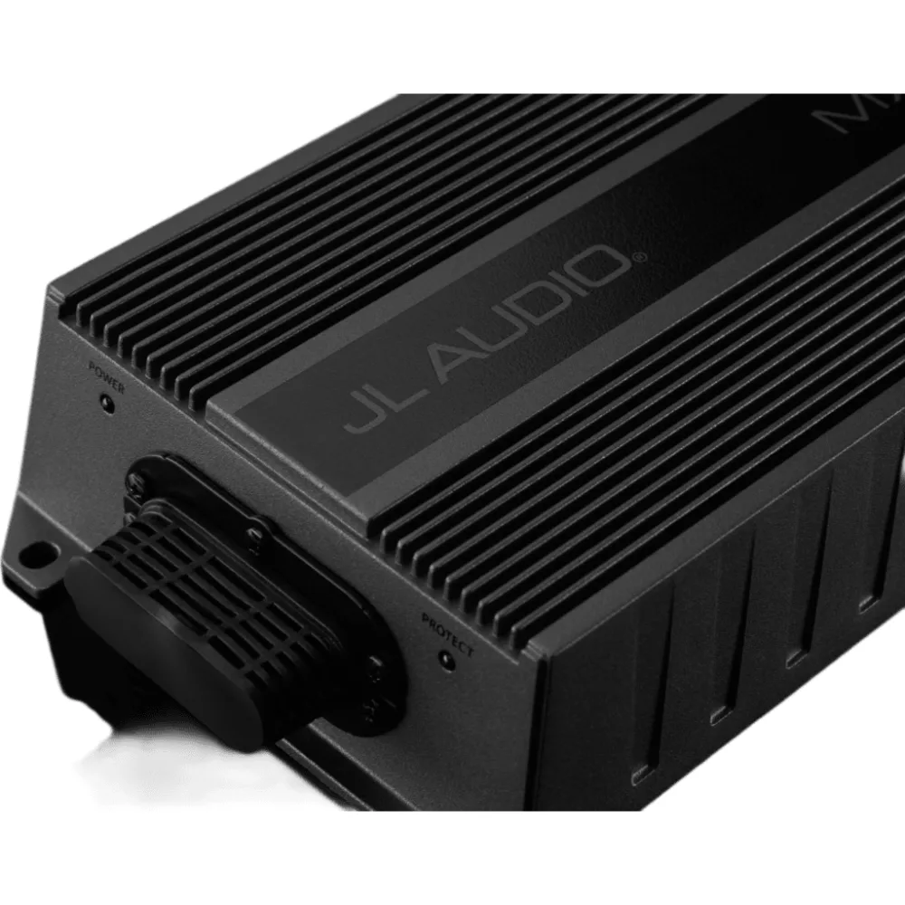 Amplificador Náutico y para Deportes de Motor / 4 Canales / 500 W RMS / Clase D / IPX7 / Filtros Paso Bajo y Paso Alto / Potenciómetros Calibrados con Bloqueo – vista 3