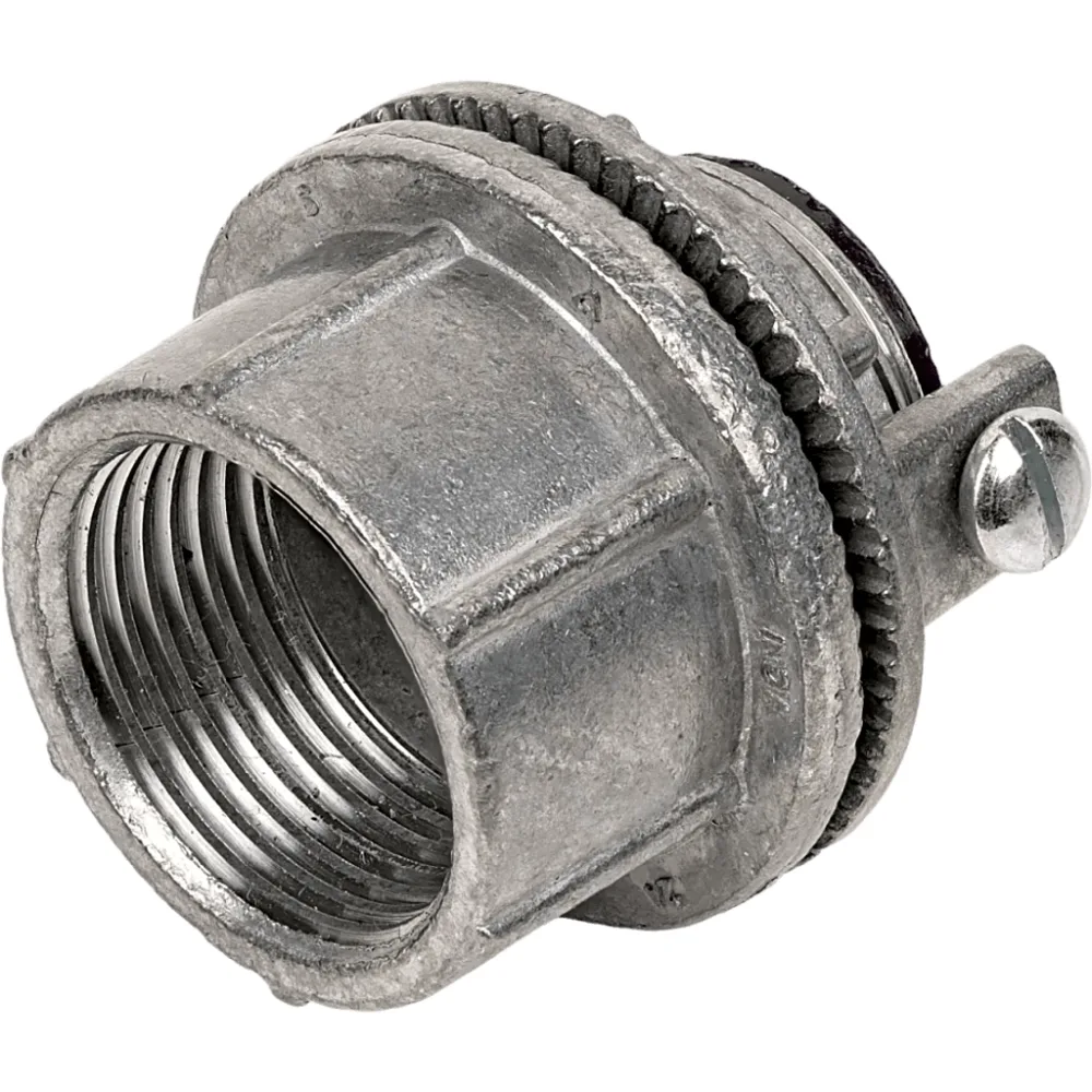Conector Myers de Zinc 1 1/2" con Tornillo para Puesta a Tierra.