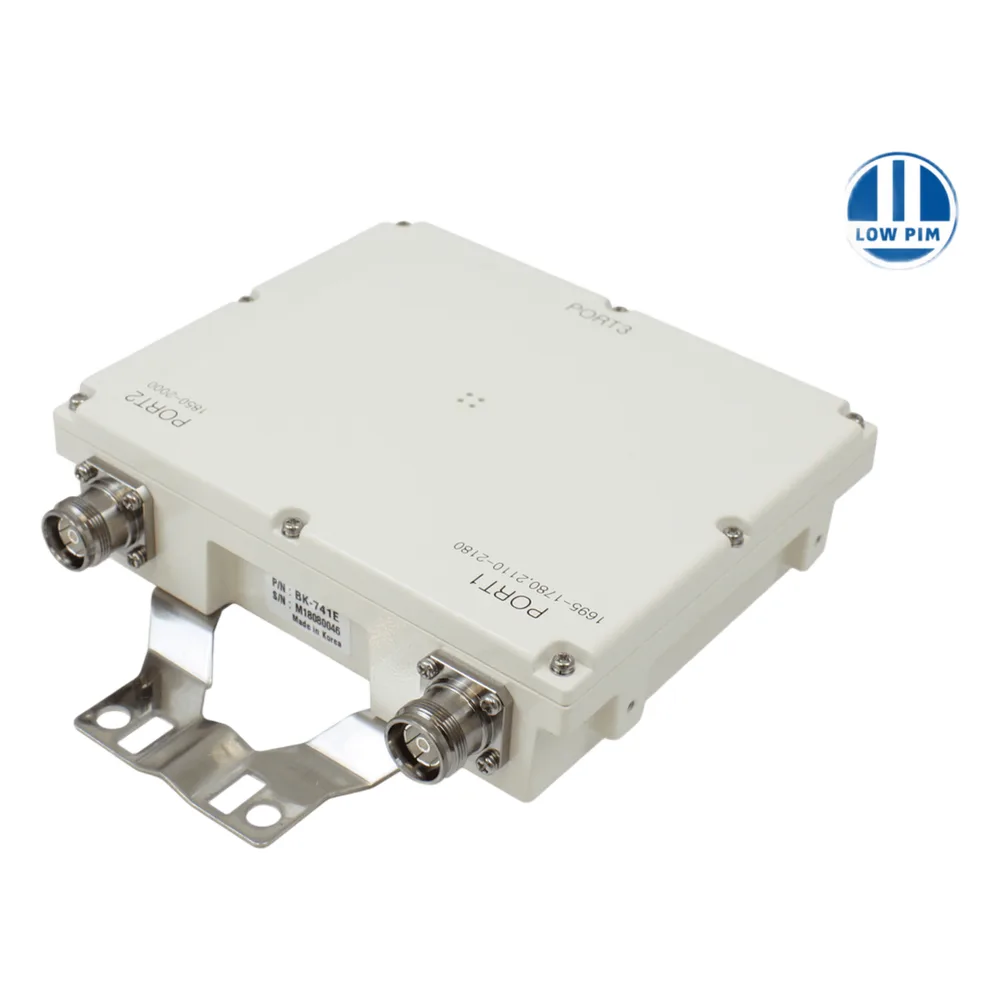 Filtro Diplexer AWS/PCS / Bandas AWS-1 1695-1780 MHz y AWS-3 2110-2180 MHz / Banda PCS 1850-2000 MHz / 250W CW por Entrada / Baja Pérdida <0.3 dB / Aislamiento >50 dB / IP67 / Low PIM Garantizado / Conectores 4.3-10