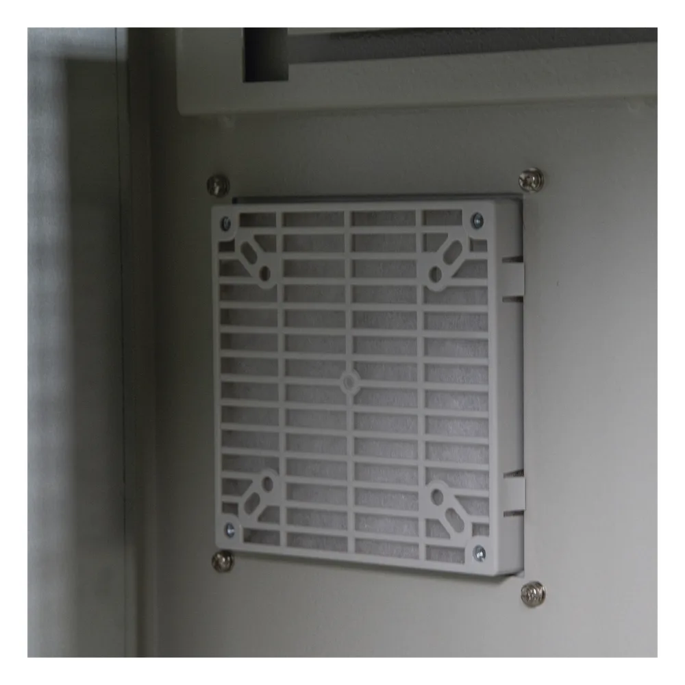 Gabinete Ventilado de Acero IP55 Uso en Exterior (593 x 609 x 399 mm) con Placa Trasera Interior Metálica y Compuerta Inferior Atornillable. Incluye Ventilador, Ventilas, filtros, Terminal de Tierra Física, Chapas y Ll – vista 8