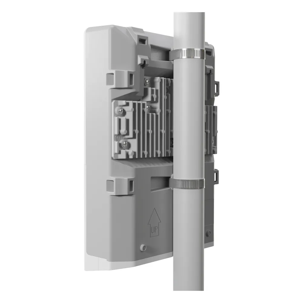 (netFiber 9) Switch 5 puertos SFP 1Gbps, 4 puertos SFP+ 10Gbps – vista 3